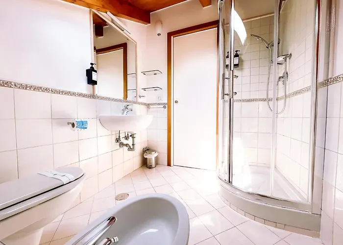 بيت ضيافة Residenza Ester 4*