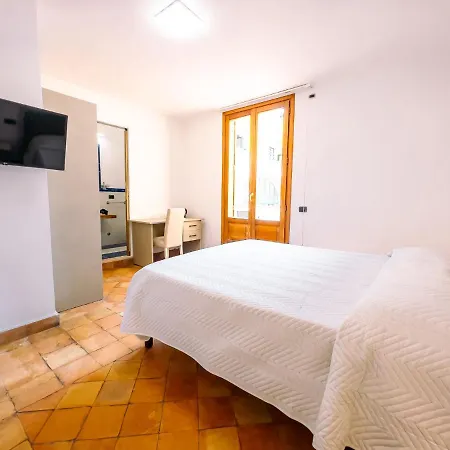 בית הארחה Residenza Ester 4*