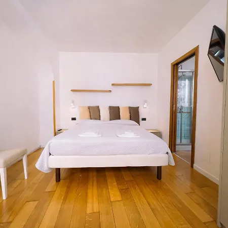 בית הארחה Residenza Ester 4*