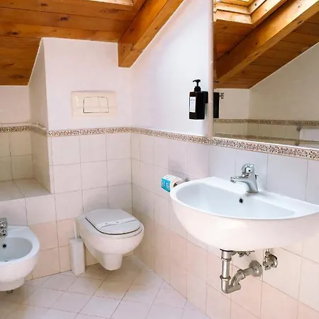Residenza Ester בית הארחה 4*