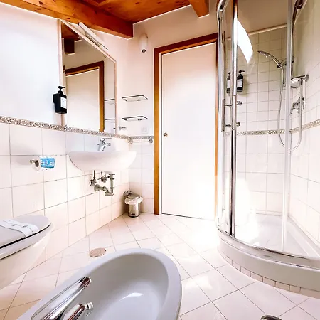 בית הארחה Residenza Ester 4*