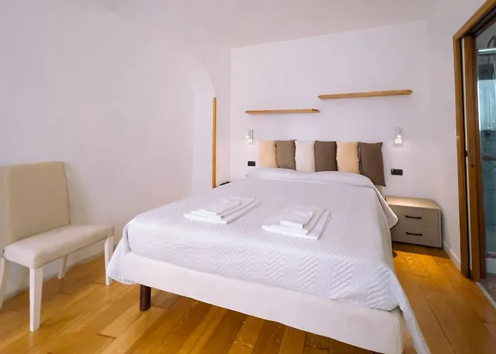 Residenza Ester Affittacamere 4*
